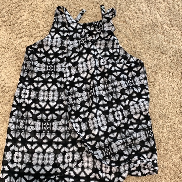 Sanctuary sleeveless top with crossover ( open)back detail size S - Picture 2 of 4